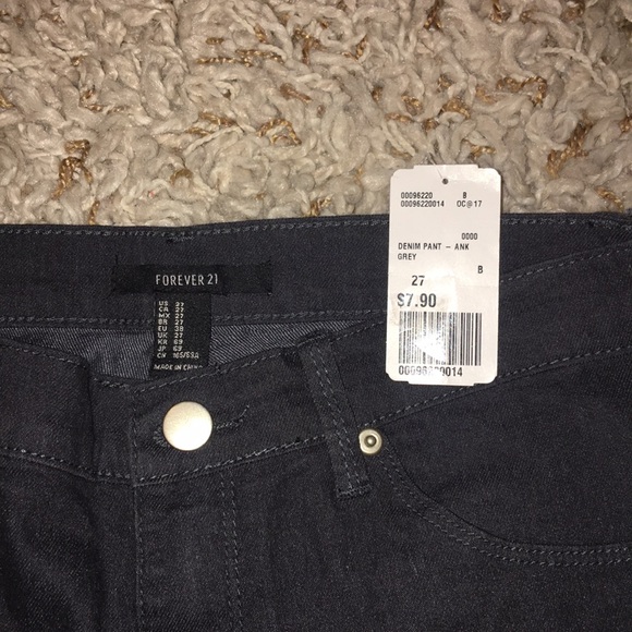 ‼️NWT FOREVER 21 WOMENS JEANS ‼️ - Picture 2 of 3